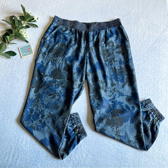 Women’s Sz XL Blue Floral Chambray Pants Camo Print Elastic Waistband - Picture 1 of 11